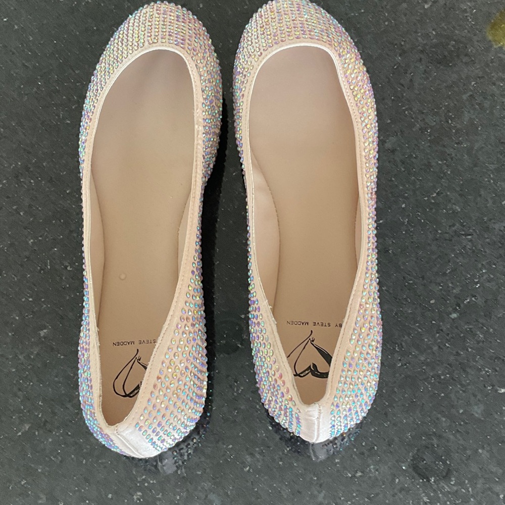 Steve Maddin light beige flats with iridescent crystal